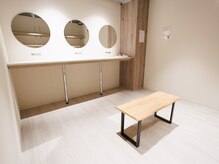 フィットプレイス 一橋学園駅前店(FITPLACE)の雰囲気（専用の更衣室も広々♪アイロン・ドライヤー完備）
