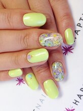 ハプティック/はやりのイエローネイル