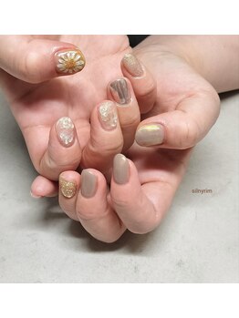 シルニー リム(Silny rim)/アシンメトリーニュアンスネイル