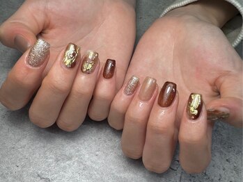 トプ(tob)の写真/歴12年以上の技術の高さで目を引く華やかな指先に♪フォルムにもこだわる丁寧な施術でどこから見ても美しく