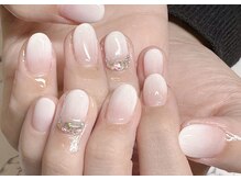 アルーシェ 平井(Alushe)/ピンク×ホワイトグラデーション