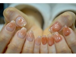 アシメネイルでお洒落に