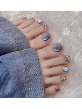 リラネイルサロン/マグネット+4本パーツ埋め尽くし