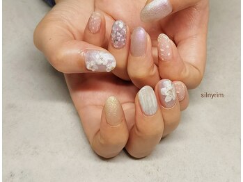 シルニー リム(Silny rim)/アシンメトリーニュアンスネイル