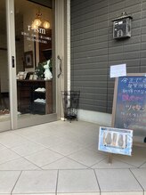 ルート バイ リズム(lab. root by r-ism)/入口です♪