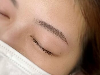 ルア(lua.)の写真/【眉ワックス+間引き】で理想の眉に♪骨格を測り左右差を無くすプロの技術に感動◎メンズ眉毛もお任せ♪