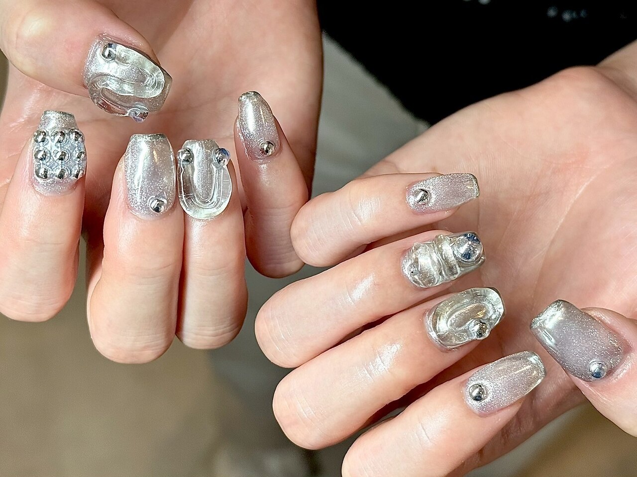 2025年-2026年冬トレンド】ニュアンス シルバーのネイルデザイン集