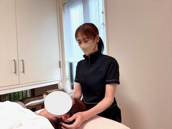 青い手の写真/女性特有のお悩みへアプローチ!さとう式リンパケア「子宮セラピー」で温活も◎