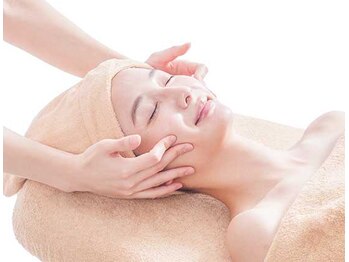 イービーシーシー梅田(e.b.c.c.)/8)リフトUP&美白トリートメント