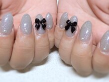 シーン(SHEEN)/シックなカラーのリボンネイル