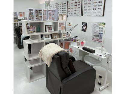 ネイルサロン エーナイン 西友平岸店の写真