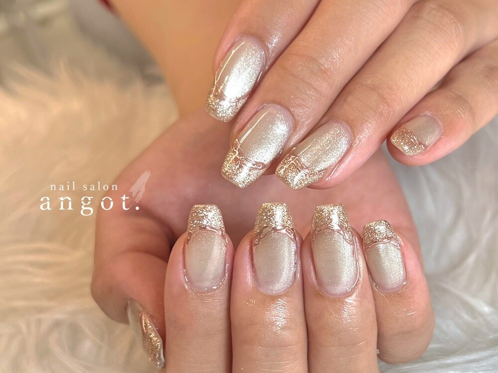 2025年冬】シャンパンゴールドのネイルデザイン集｜人気順  