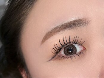 ラキ(LAKI)の写真/【マツエクのバラつきに】最新LED技術とこだわりの無料アイシャンプーで、理想の目元が長続きします☆