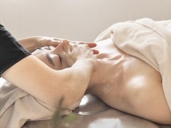 小顔矯正専門サロン PURUMUの写真/鏡を見るたびガッカリしていませんか?熟練の骨格矯正でフェイスラインを整え、自信の持てる若々しい印象へ