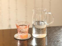 水素BAR アッシュ(AsH)の雰囲気（施術後のアフタードリンクも水素水。身体の内側からスッキリ♪）