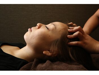 ヘッドマニア 新橋店/新橋ヘッドスパ/小顔/たるみ