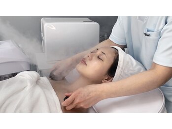 モラン(MO.RAN)/しみケア+小顔マッサージ