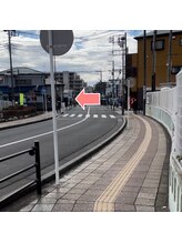 エナン(enan)/一つ目の横断歩道を反対側へ渡る