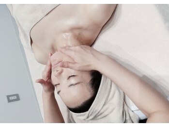 ボンヌカリテ(BONNE QUALITE)の写真/《新時代のリフトケア》肌深部からぐいっと引き上げ！憧れのフェイスラインへ。