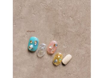 シルニー リム(Silny rim)/アシンメトリーニュアンスネイル