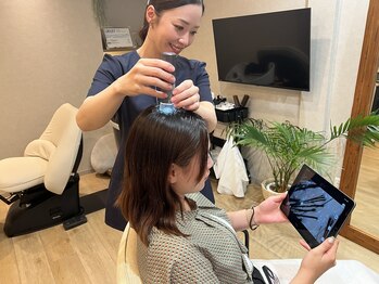 リフェロ 豊橋店(Refero)/マイクロスコープで頭皮状況確認