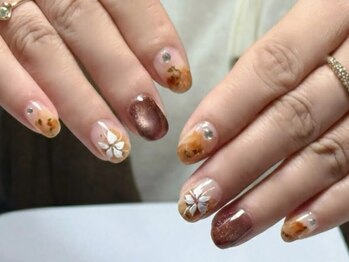 ネイルYMIサロン(Nail.YMI Salon)の写真/大人可愛い＊日常使いにぴったりな上品シンプルデザインが得意☆お仕事柄派手なネイルができない方にも◎