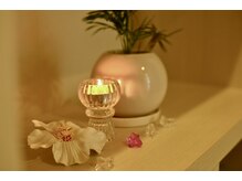 エステサロンラグジュームの雰囲気（清潔感のある白・茶のROOMでリラックスして施術を受けられます♪）