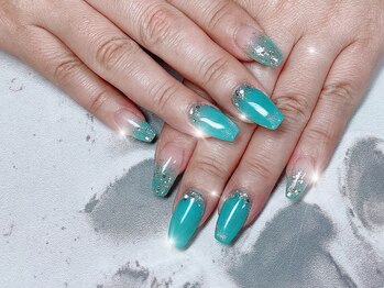 ハッピービューティー(Happy Beauty)/エメラルドなラメネイル