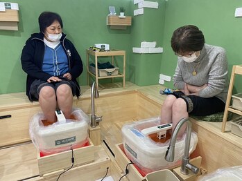 休足時間 byCharmant 錦糸町店の写真/韓国で人気の足湯が日本でも！体を芯から温めデトックス体験。冷え性や寝つきの悪い方にもおすすめ◎