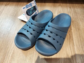 爪切り屋 足楽/アカイシ「フットリリース」