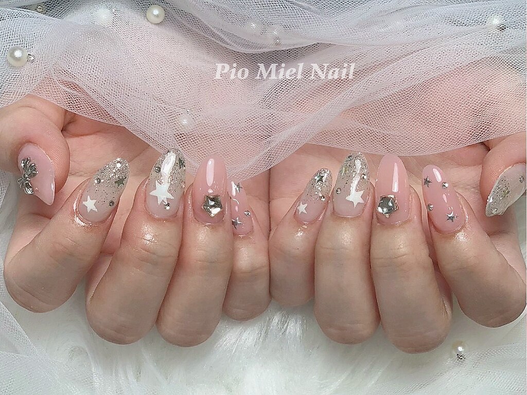 FERVOOOR シルバーとピンクのアートネイル（二つ） FERVOOOR シルバーとピンクのアートネイル（二つ） - メルカリ