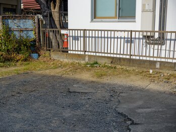 しもざと鍼灸院/隣接に駐車場有り