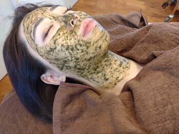 レイジア(regia)の写真/12種類のハーブの香りで癒し効果◎トーンアップ/ハリ感/肌質改善にも！【剥離なしハーブピーリング¥7800】