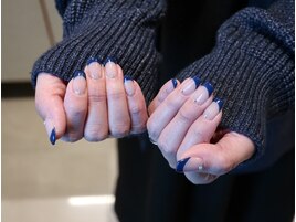 ネイビーフレンチネイル