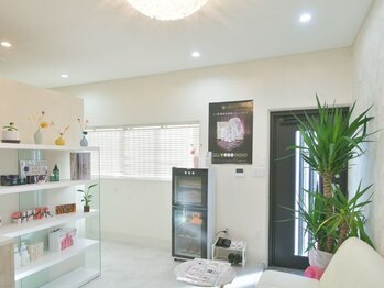 サロン エミニー 甲府(Eminy)/サロン