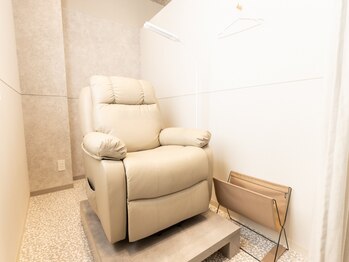 アリュメ(allumer)の写真/【メンズ眉毛専門サロンがNEWOPEN！】横浜駅から徒歩5分/横浜駅希少☆メンズ眉毛ワックス￥5000～