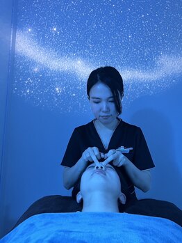 アリエス 福岡天神店/【お目元のマッサージ】