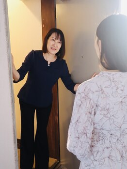 ユニヴェール/ザロータス(UNIVERS/THE LOTUS)/美小顔コルギHIKARIお出迎え