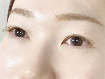 LEDエクステ専門店Fedis【マツエク/まつげパーマ/アイブロウ/フェイシャルワックス】の写真/《モチ1,5倍◇美しさキープ♪》湿気や水に強いLEDマツエクで理想のまつげに【大阪京橋/フラットラッシュ】