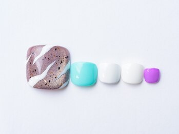 アリサネイル(ALISA NAIL)の写真/足元からおしゃれに！幅広いデザインと繊細なアートで、旬なフットネイルが叶うサロン◎ (40文字)