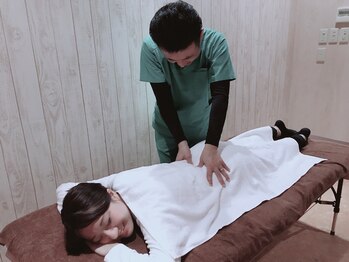 いやしろ整体/施術風景 