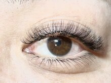 上下まつげで輝く瞳に。4Dボリュームエクステでアイラインいらず