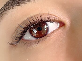 ヒロイン(HEROINE)の写真/人気ダブルフラットと繊細ボリュームラッシュのMIXで持続性と上品な目元デザインへ♪リペア期間は8週間目安