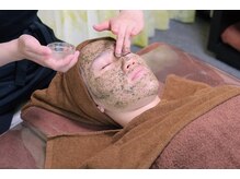 剥けないハーブピーリングも大人気◎リピーター多数！