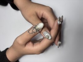 親指にリボンチェーン