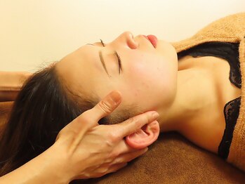 チル(Chill.)の写真/【特許技術のドライヘッドスパ】短時間で深い癒しとグッスリ感が魅力♪デコルテ～頭まで丁寧にほぐします☆