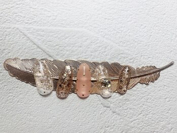 ラウレアルア(Laure’a lua)/スタッズドットネイル