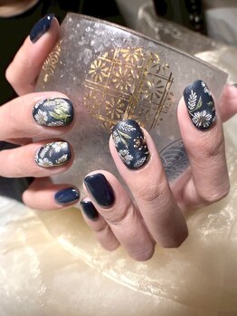 フラワー刺繍ネイル