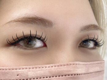 リルバイ(Lilou by)の写真/豊富なまつエクメニューで、あなたの魅力を最大限引き出します☆お好きなデザイン、カラーで理想の目元を◎