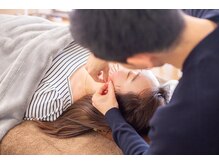 その日のお顔・お悩みの状態を見ながら施術します。